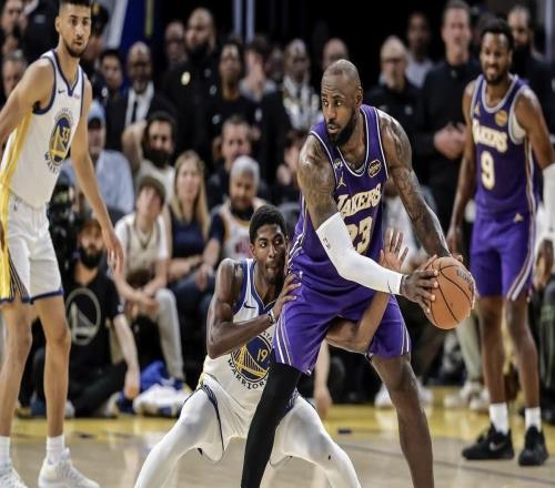 穿過(guò)你的襠下的我的手美媒曬圖：勇士為了防詹姆斯啥招都用