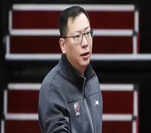 曝辽篮主帅赛季结束下课，新帅浮出水面，3选1，1人比杨鸣更合适