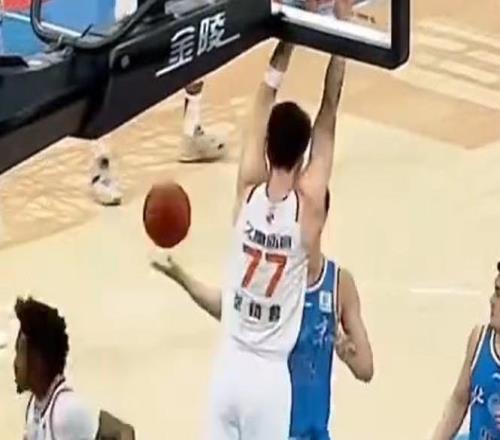 手感糟糕，張鎮(zhèn)麟首發(fā)出場34分鐘，10中2&三分3中0僅得4分