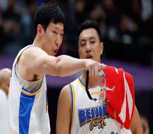 CBA常規(guī)賽第37輪客場(chǎng)作戰(zhàn)的北京北汽男籃8465擊敗北京控股