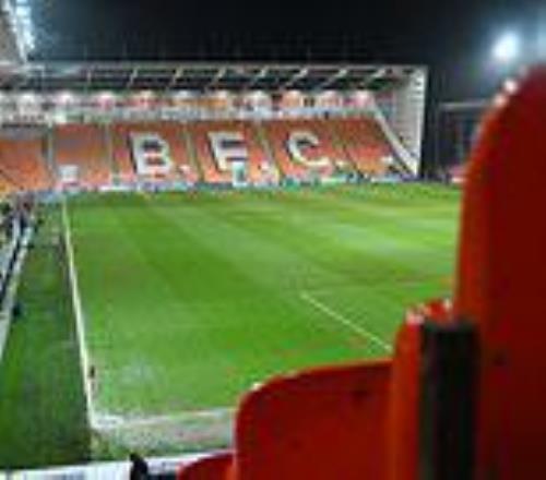 布萊克浦球迷第67分鐘倒下，30分鐘急救沒(méi)能把人留