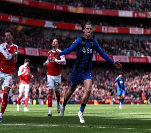 五大聯(lián)賽爭(zhēng)冠形勢(shì)：英超懸念再起拜仁最快下輪衛(wèi)冕巴薩優(yōu)勢(shì)明顯