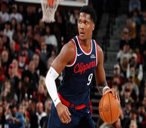 场上效果惨不忍睹！快船后场新援竟然只得到了5分多钟的时间