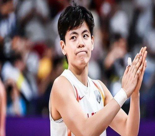 楊舒予中國女籃隊長，拒絕宮魯鳴集訓，遠赴澳大利亞年薪令人唏噓