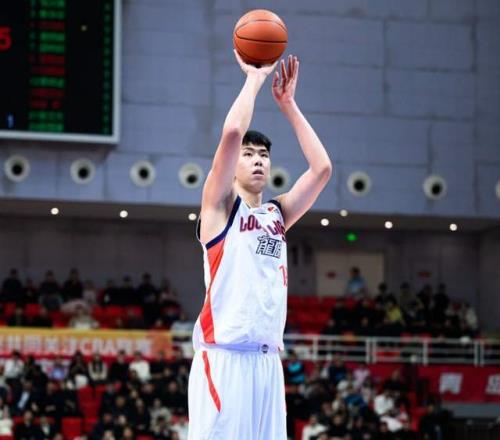 10投狂砍21分11板4帽！這才是CBA頂級大中鋒，廣州靠他沖擊季后賽