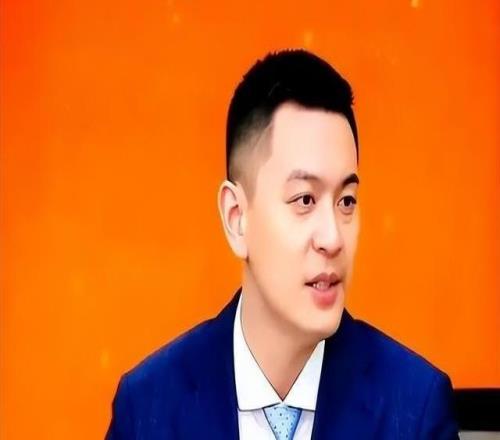 楊鳴：常規(guī)賽進(jìn)尾聲爭冠球隊該顯現(xiàn)爭冠相，北京“時間緊任務(wù)重”