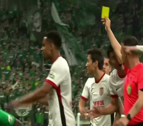 21！北京国安轰然倒下，韦世豪逃脱红牌+补时绝杀，成都蓉城登顶