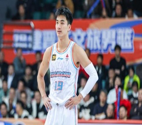 賽季報(bào)銷！山東男籃前國手于德豪訓(xùn)練扭傷膝關(guān)節(jié)將接受手術(shù)
