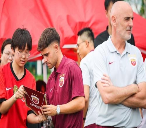 海港確認外援加布里埃爾髕腱斷裂，但賽季初被雪藏的梅倫多能回歸嗎