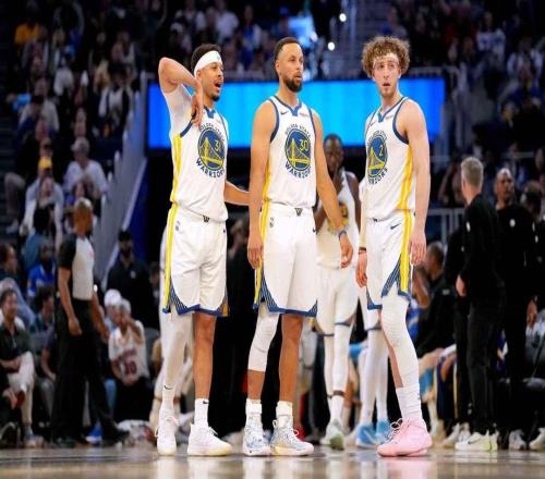 搞笑，勇士队库里在波德齐姆斯基砍30分后：像布克砍70分一样庆祝