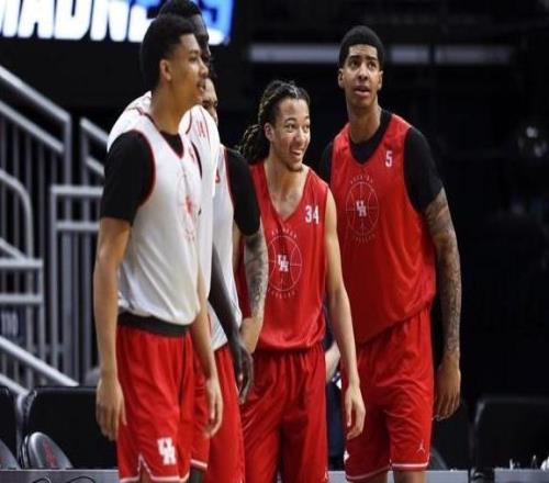 瘋狂補(bǔ)強(qiáng)！場均15.3分神衛(wèi)馳援休斯頓大學(xué)，頂替王牌沖冠