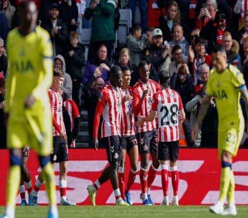 01！熱刺轟然倒下：8億歐豪陣也沒用，陷入降級區，保級形勢惡化