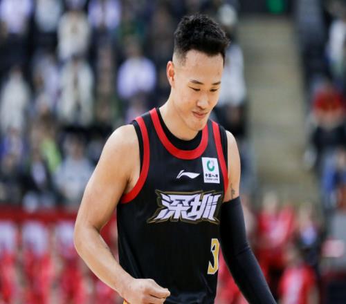 隊史紀錄！深圳橫掃江蘇豪取12連勝賀希寧24分總?cè)殖瑐髌? />
<div   id=