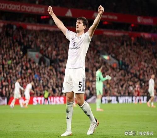 一片大好！曼聯(lián)再贏一場，卡里克將追平阿莫林，20年未負(fù)利茲聯(lián)