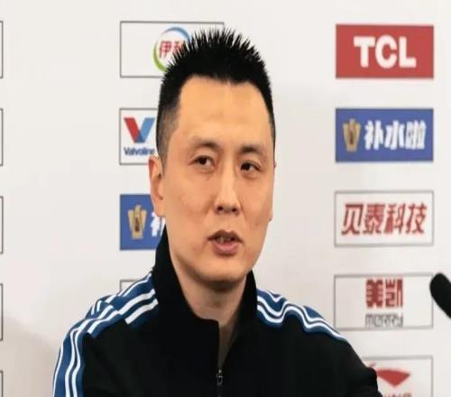 勝北京發(fā)布會(huì)！盧偉肯定攻守+2小外發(fā)揮，展望季后賽寄語多鼓勵(lì)！