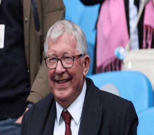 弗格森84歲生日當(dāng)天穿曼聯(lián)領(lǐng)帶去伊蒂哈德，曼城球迷區(qū)空了小半