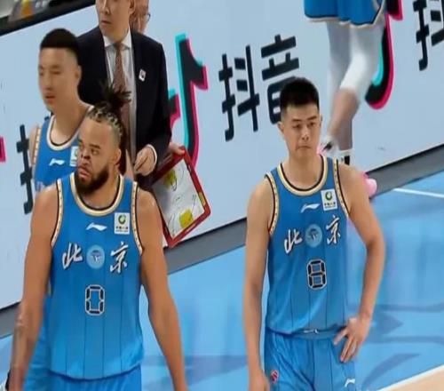 上海男籃8884北京首鋼，賽后球員表現(xiàn)評分：2滿分2及格3拉垮