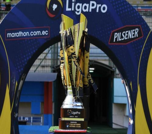 意甲獎杯被自家球員嫌棄，設(shè)計翻車引3萬球迷圍觀