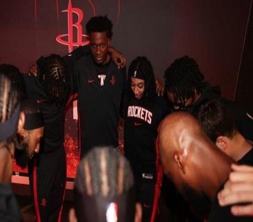 卡佩拉23+13伊森20+8火箭大勝灰熊