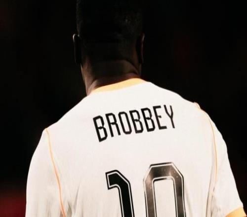 導(dǎo)致羅梅羅受傷，布羅比社媒收到大量種族歧視言論