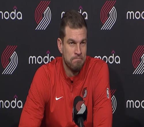 斯普利特：球員們對(duì)附加賽感到興奮，我曾向波波維奇請(qǐng)教經(jīng)驗(yàn)