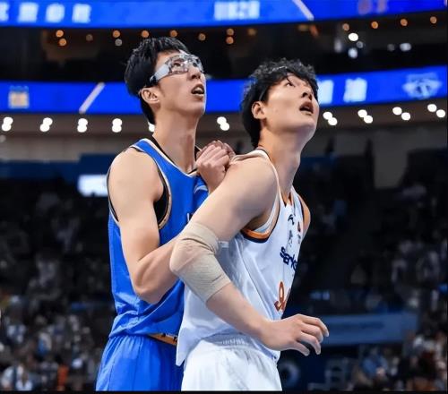 轰24分17板！打爆周琦和麦基彰显能量，球迷：郭导该带他打世界杯