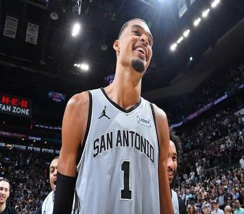 文班亞馬常規(guī)賽數(shù)據(jù)：場均25分11.5籃板3.1蓋帽，蟬聯(lián)蓋帽王