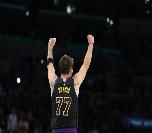 東契奇賽季表現(xiàn)：場(chǎng)均33.5分榮膺得分王，出場(chǎng)不足或無(wú)緣最佳陣容