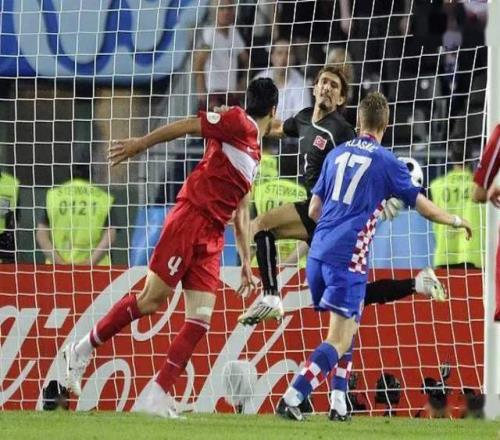 羅納爾多口中超越足球的英雄，卻被庸醫(yī)坑慘了，就連活著都很艱難