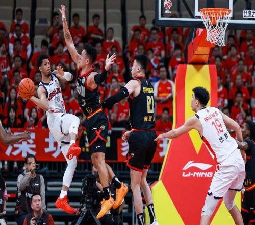 不是杜鋒！不是徐利民！更衣室失控+將帥不和，“下課”恐成定局