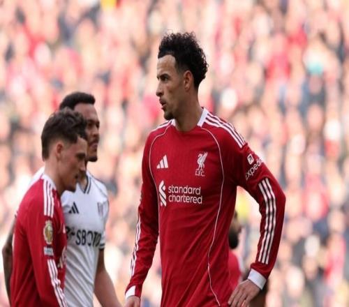 記者：瓊斯參加利物浦合練，上場比賽他因腹股溝不適被換下