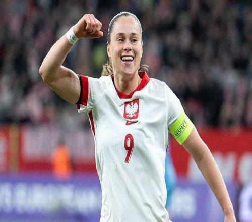 愛(ài)爾蘭主帥盯上巴薩76球殺器：世預(yù)賽生死戰(zhàn)前，她剛踢完122