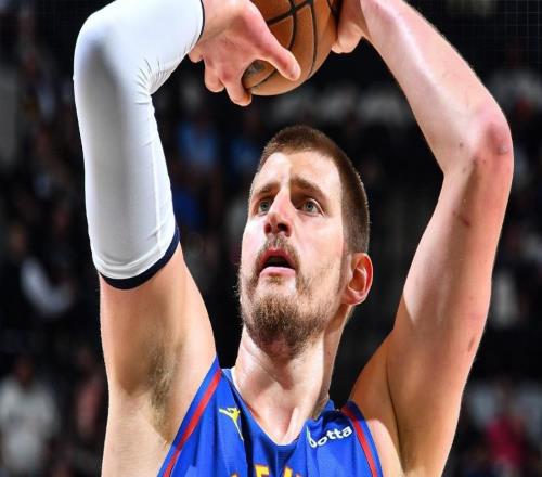 約基奇鎖助攻王+籃板王+三雙王！掘金擒馬刺12連勝收官穩(wěn)西區(qū)第3