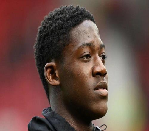 卡里克放話：曼聯(lián)太子續(xù)約"快了"，18歲周薪卻懸了半年