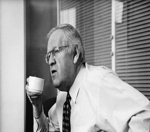 R.I.P.，切尔西前总经理科林哈钦森离世，享年86岁