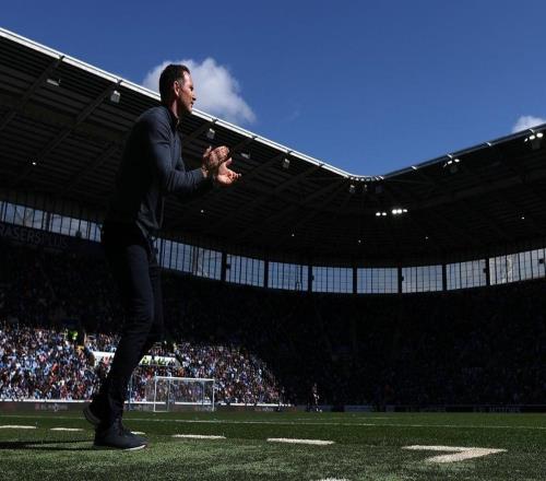 考文垂花25年爬回英超門(mén)口，挪威球迷卻在北極圈掛了面旗