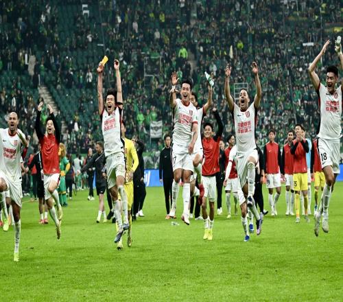 2：1逆轉(zhuǎn)絕殺北京國安，成都蓉城憑啥“亮劍”領(lǐng)跑