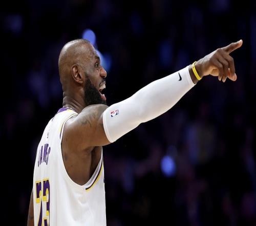 詹姆斯賽季表現(xiàn)：場(chǎng)均21分新秀以來(lái)最低，打破命中數(shù)和最老三雙紀(jì)錄