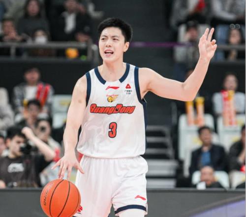 這是國手+頂薪打18分鐘靠罰球撿2分，球迷：把你的時間給陳家政