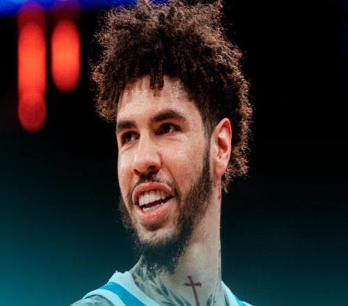 近五战扔73记三分！为抢队友三分王太拼：三球憾负1记比肩水花