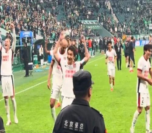 韋世豪社媒慶祝贏球：這就是成都，永不放棄，團(tuán)隊(duì)的力量