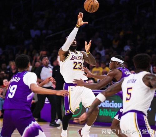 湖人大勝！老詹18+6半場(chǎng)打卡，艾頓兩人爆發(fā)，布朗尼11+4生涯新高