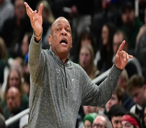 東部排名出爐，四隊輸了86分！里弗斯當(dāng)場下課，繼續(xù)留在雄鹿