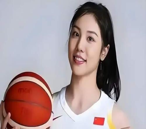 中國女籃重啟集訓(xùn)，為何沒張茹原因找到，宮魯鳴表態(tài)，令人心寒