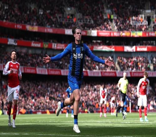 伯恩茅斯21掀翻阿森納，曼城躺收大禮