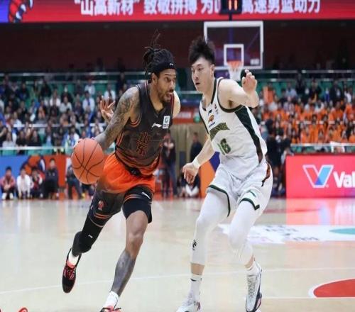 山東男籃：首尾兩場(chǎng)敗仗，中間隔著一整年的成長(zhǎng)