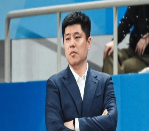 山西引眾人失望！防守漏三分，籃板被虐，張寧帶傷副作用攻守全崩