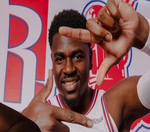 遭烏度卡棄用，斯通卻當(dāng)寶火箭隊(duì)電風(fēng)扇去留不定！或再試1年