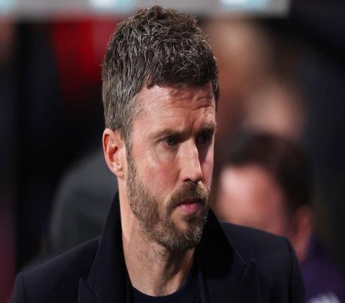 曼聯(lián)中場(chǎng)核心缺陣，主帥被迫拆散用了3個(gè)月的固定搭配