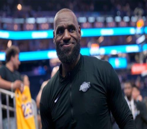 詹姆斯70次周最佳創(chuàng)歷史，40歲還在刷新NBA的"續(xù)航焦慮"